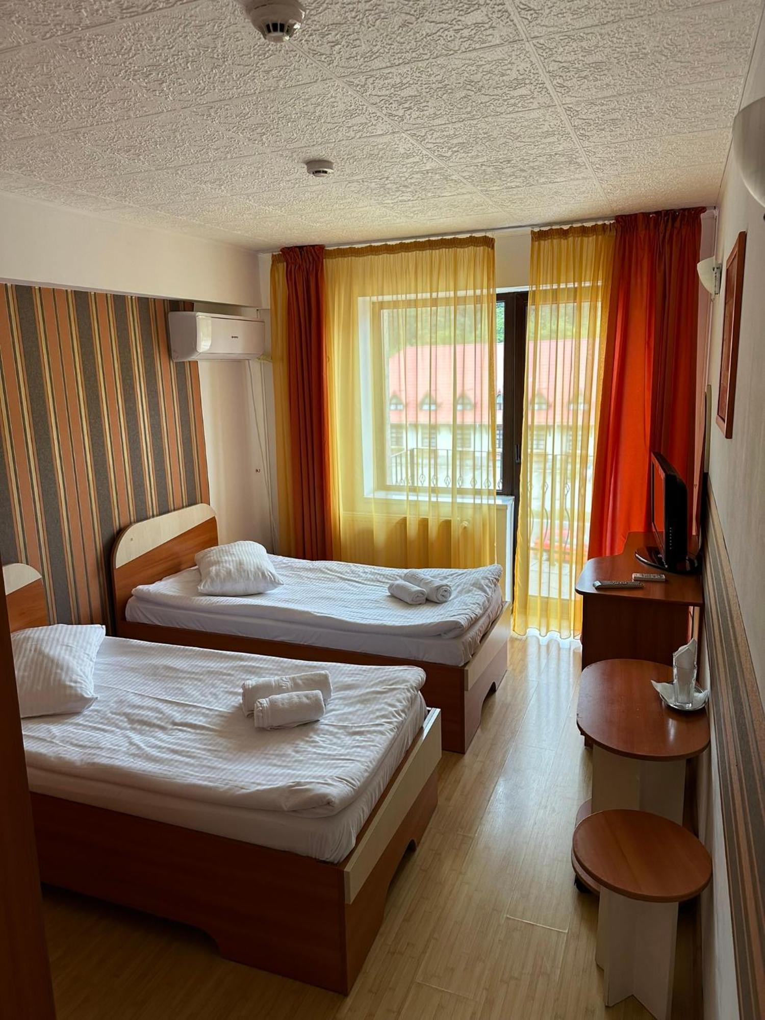 Restaurant Motel Dolorean Сэчеле Экстерьер фото