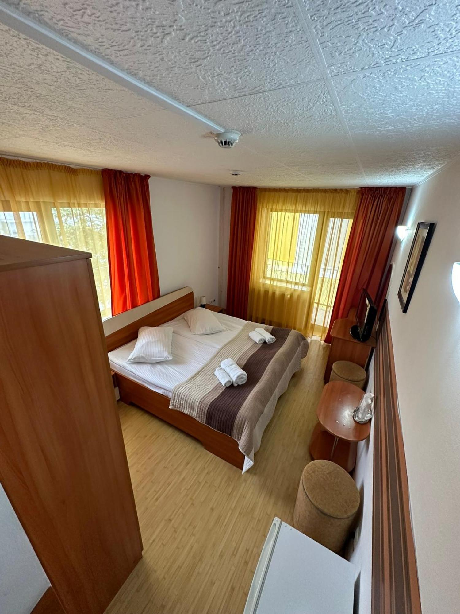 Restaurant Motel Dolorean Сэчеле Экстерьер фото